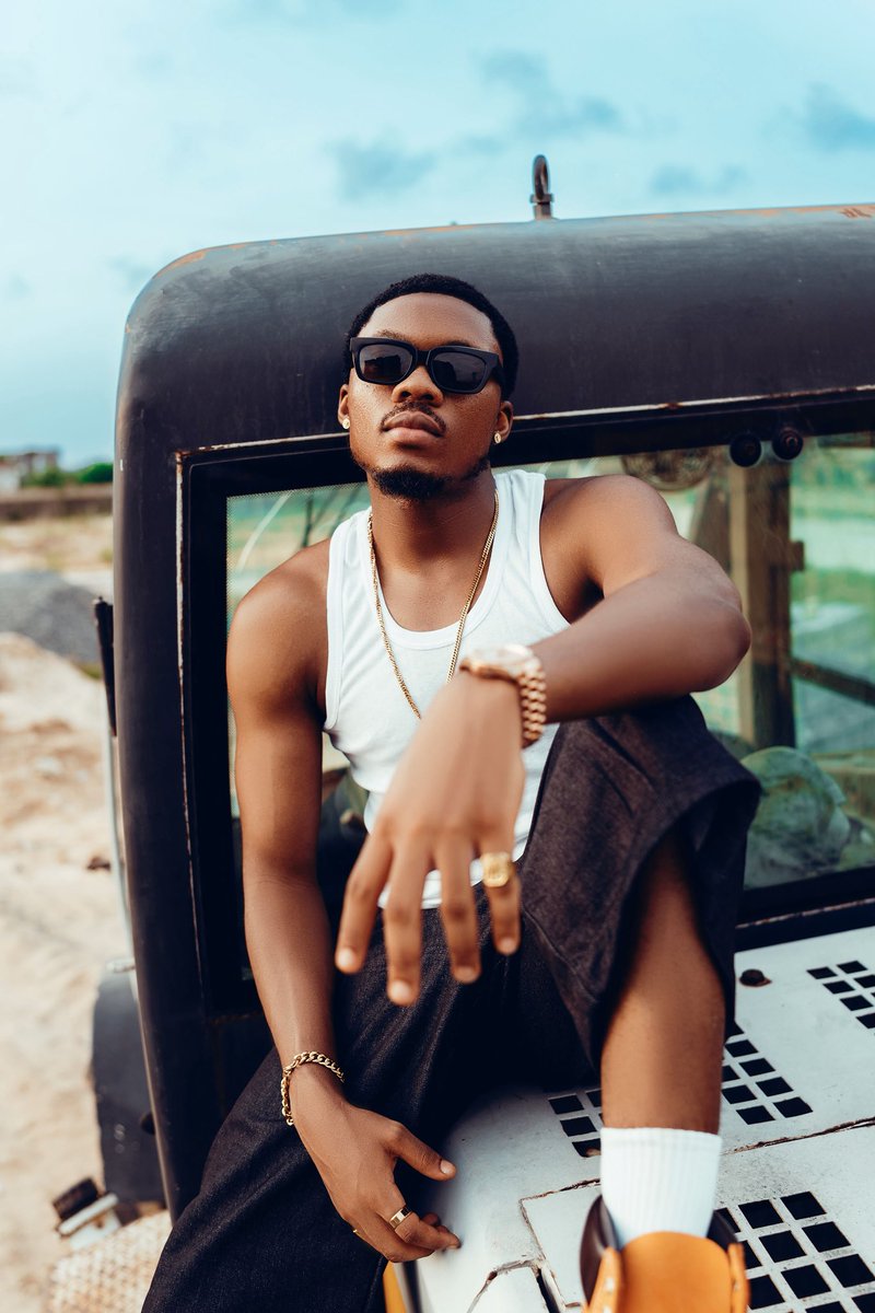 s0mtee_'s tweet photo. Moments like this remind me why I stay solid. No pack n go here. ♠️🪙
📸 @nnamdiiobi
#somtee #packngo #newmusicsoon https://t.co/507HfCgMLl