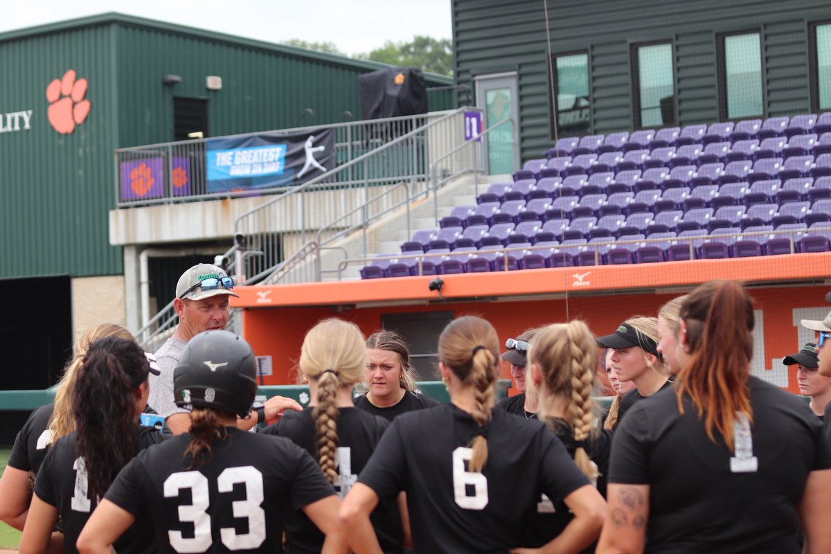 UpstateSoftball's tweet image. It’s time to dance. 

#RoadtoWCWS