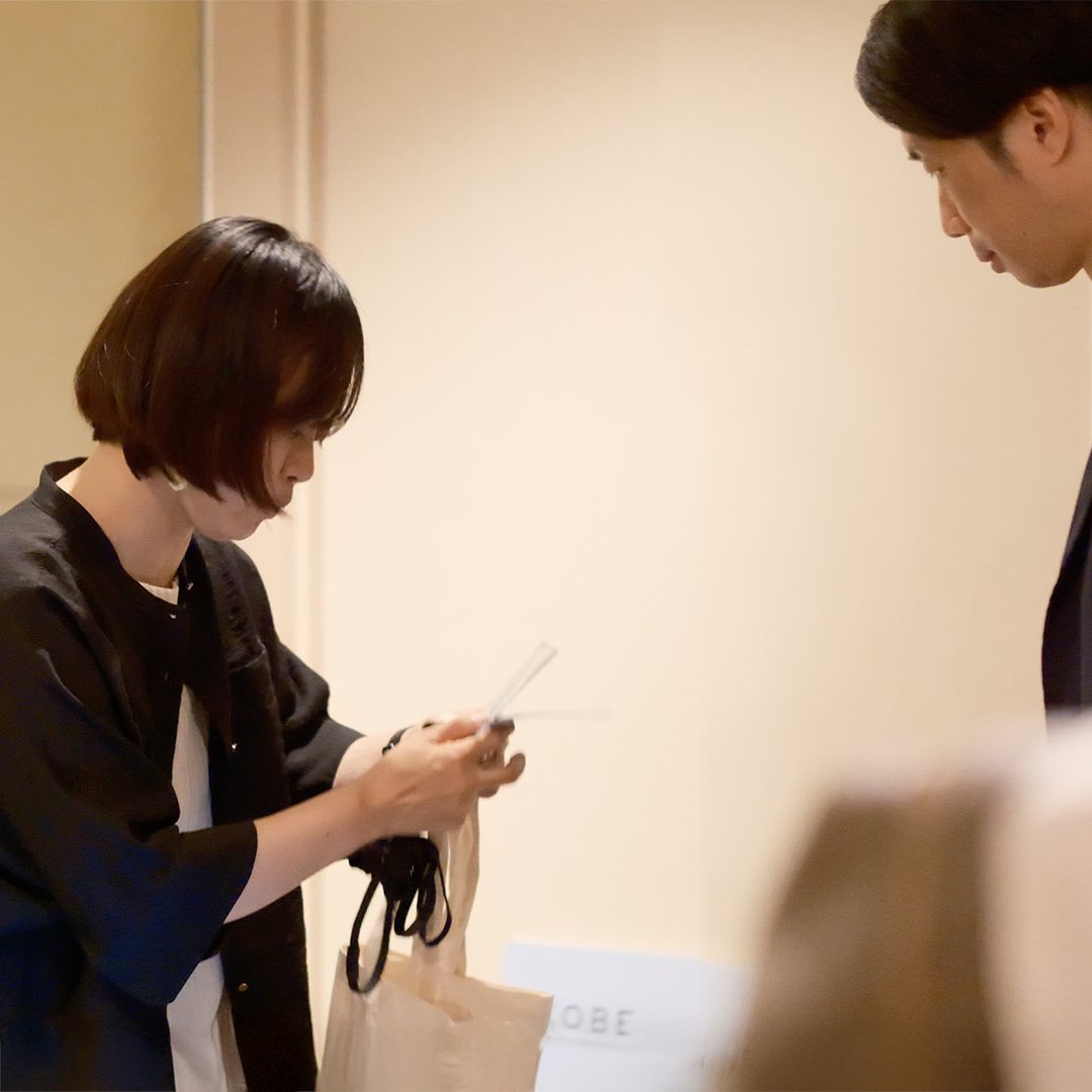 【#KOBEARTMARCHÉ】

「KOBE ART MARCHÉ 2025」ついに開幕🎉

5月16日(金)の本日は、ご招待者・報道関係者を対象としたVIPプレビューとなっております！
アートと出逢う特別な3日間をお楽しみください✨

チケットの購入はホームページorリンクから⬇️
🔗art-marche.jp/ticket/
#アートフェア #神戸