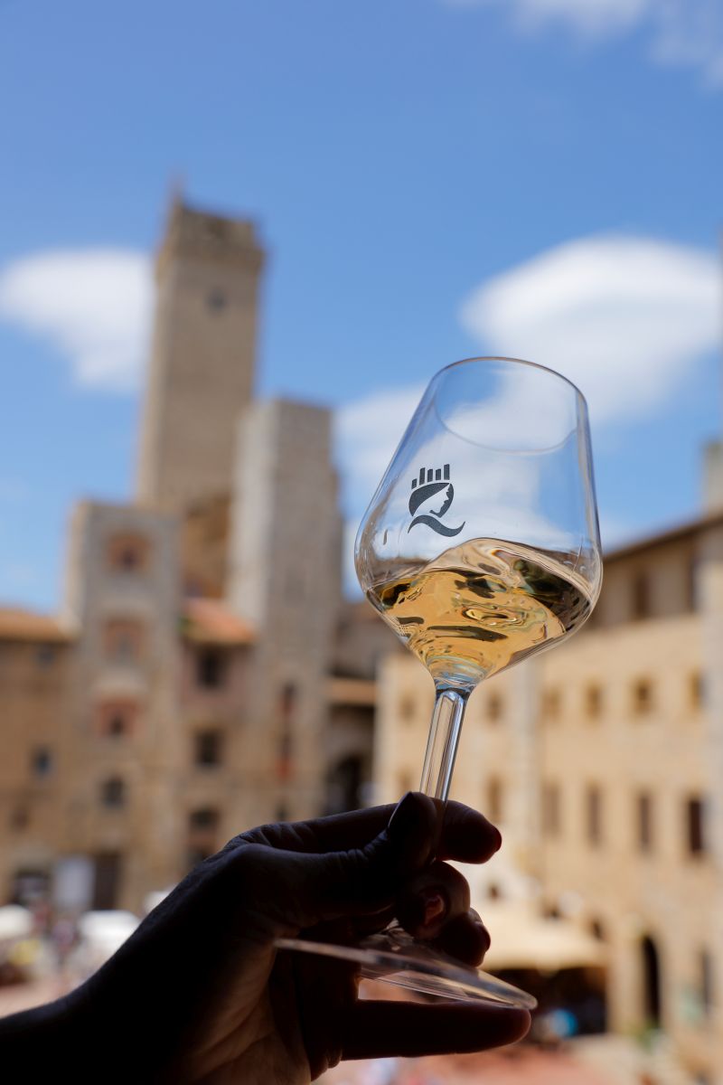 WineNewsIt's tweet photo. #Agenda: da “#ReginaRibelle #Vernaccia di #SanGimignano #WineFest” nella “New York del Medioevo” a #CampaniaStories” sul #Vesuvio, dalle “#GiornateDelPinotNero” in #AltoAdige al @foodsciencefest a #Mantova, dal #TuscanyTrail in #Maremma a #Vinorum a #LAquila, https://t.co/tVVroH4rRL