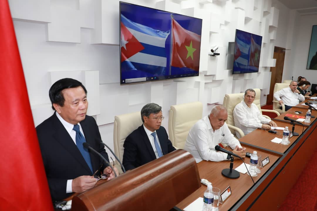 En la sede del Comité Central el miembro del Buró Político del Partido Comunista de Vietnam, Nguyen Xuan Thang expuso la conferencia magistral "Algunas cuestiones teóricas y prácticas sobre la Nueva Era del Desarrollo: La Era de crecimiento de la nación vietnamita"