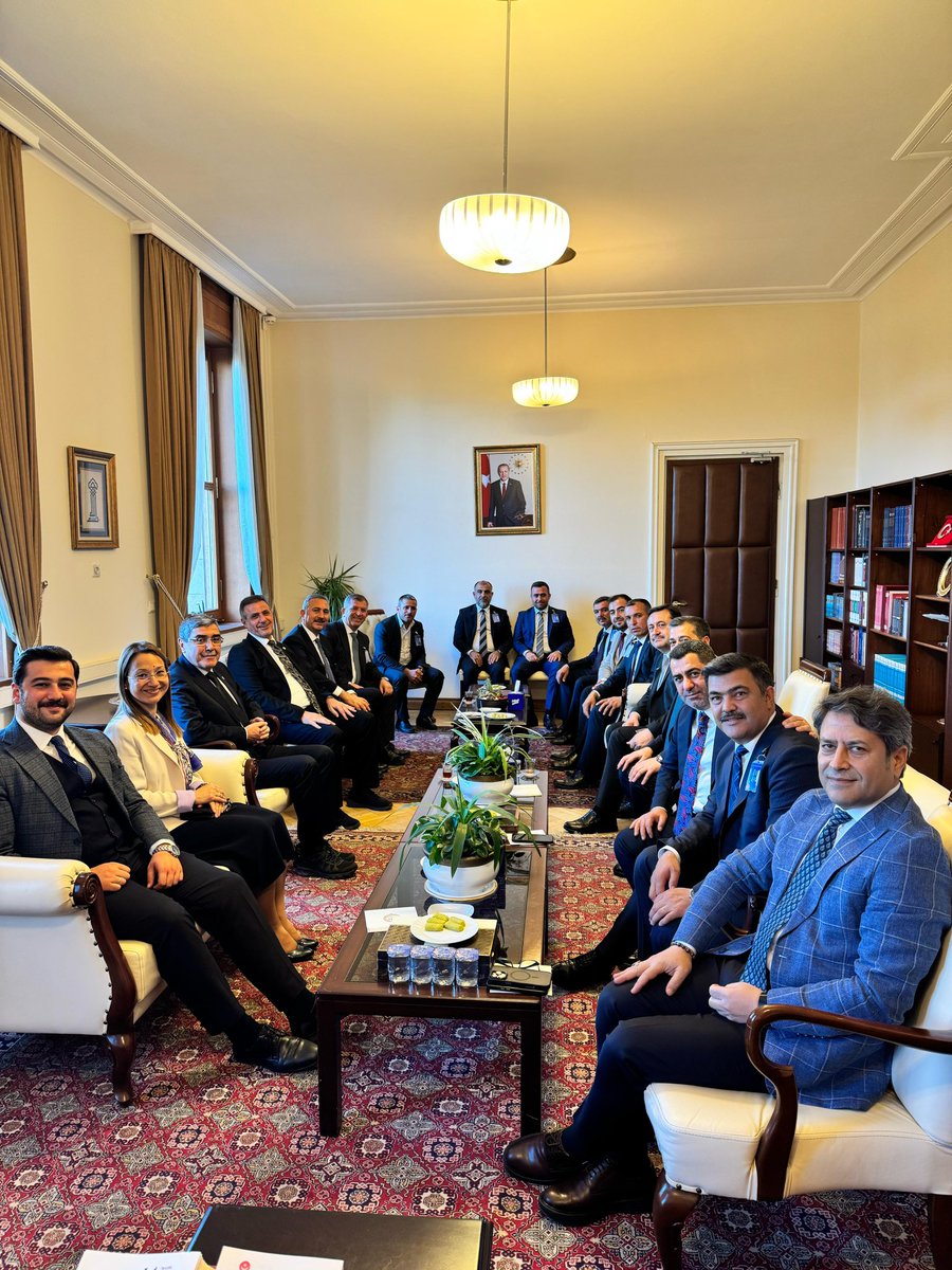 EyupOzkececi's tweet photo. 📍TBMM

Yüce Meclisimizde, AK Parti Gaziantep İl Başkanımız Sayın Fatih Muhaddis Fedaioğlu, Şahinbey İlçe Başkanımız Sayın Mehmet Tiryaki, Şehitkamil İlçe Başkanımız Sayın İsmail Güler, Oğuzeli İlçe Başkanımız Sayın Hilmi Özbudak, Nizip İlçe Başkanımız Sayın Yakup Karakuş, Araban İlçe Başkanımız Sayın Seydi Vakkas Ömeroğlu, Yavuzeli İlçe Başkanımız Sayın Faruk Güzelbey, İslahiye İlçe Başkanımız Sayın Reşit Uluşan, Nurdağı İlçe Başkanımız Mustafa Yiğit ve Karkamış İlçe Başkanımız Sayın Hacı Ayvaz Çiçek ile bir araya geldik.

Nazik ziyaretleri için şükranlarımı sunuyorum.

@abdulhamitgul 
@AliSahin501 
@deryabakbak27 
@mesutbozatli 
@irfancelikaslan 
@BBozgeyik_27 
@fmfedaioglu 
@avmehmettiryaki 
@ismailguler027 
@HilmiOzbudak 
@yakupkarakus7 
@SvakkasOmeroglu 
@FARUKGUZELBEY
@UlsResit 
@Mustafa_yigiit 
@AyvazHac18390