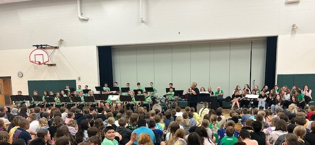 Today we had a visit from the Central Middle School jazz band and Pop Singers.  Thank you to Ms. Loer and Ms. Larson for sharing!