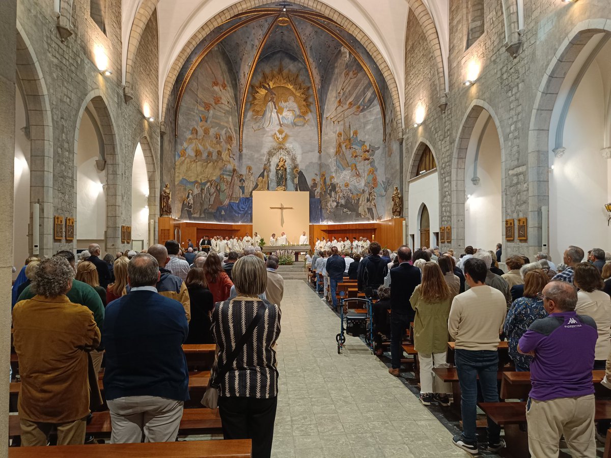 El Bisbe de Girona, fra Octavi, presideix la missa commemorativa de l'elecció del Sant Pare Lleó XIV