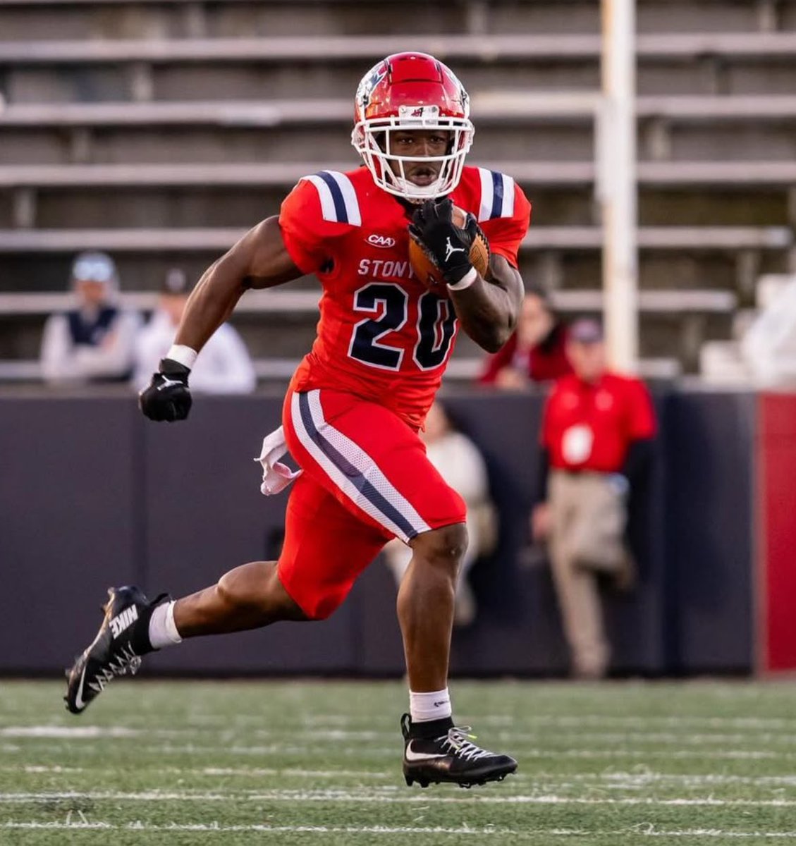 FaradGreenJr's tweet image. Wow. After a great conversation with @ZurilHendrick Blessed To Receive My 21st Offer From The University Of Stony Brook! #goseawolves🐺 @CoachBCosh @Coach_Mince54 @WestOrangeHSFB @RivalsRichie @RivalsFriedman @Rivals @On3Recruits @SWiltfong_ @MohrRecruiting @ChadSimmons_