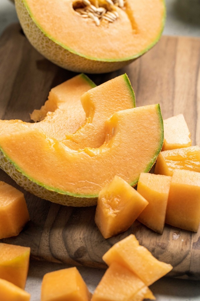 MelissasProduce's tweet photo. The Magic of the Mag Melon has a smaller seed cavity for more sweet flesh to enjoy.🍈
Store your MAG melon at room temperature until it emits a musky, floral fragrance and the stem end feels slightly soft.
#MagMelonFacts #CantaloupeBenefits #HealthyFood #FruitTips https://t.co/FkkgkGHZPX