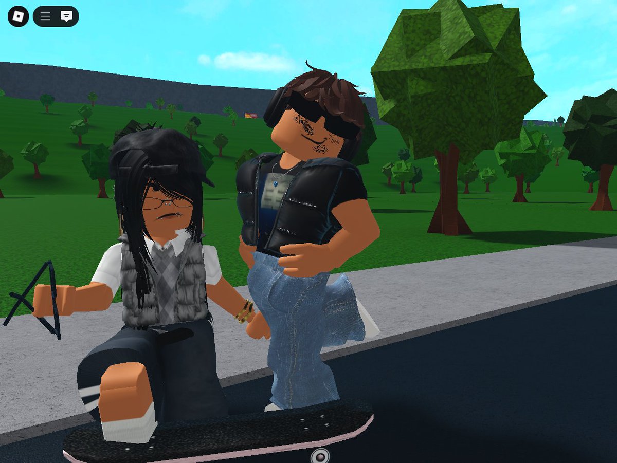 Yourclassicstar's tweet photo. Our Outifts 4 a Billie concert in bloxburg xx w/ @tonieswift 🌑🌃 https://t.co/JR4IAY18yu