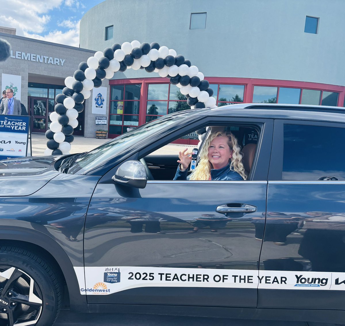 teachindavis's tweet image. Congratulations to Hollie Fisher, DSD 2026 Teacher of the Year! Hollie teaches gr 4 at Lakeside Elem. She’s an #MIEExpert &amp;amp; Teacher Leader! Thanks to @youngkia1 &amp;amp; @GoldenwestCU for supporting our program! #uted #TeachInDavis