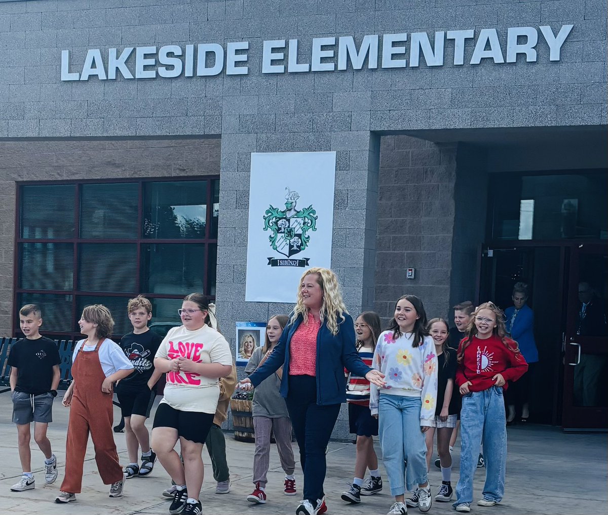 teachindavis's tweet image. Congratulations to Hollie Fisher, DSD 2026 Teacher of the Year! Hollie teaches gr 4 at Lakeside Elem. She’s an #MIEExpert &amp;amp; Teacher Leader! Thanks to @youngkia1 &amp;amp; @GoldenwestCU for supporting our program! #uted #TeachInDavis