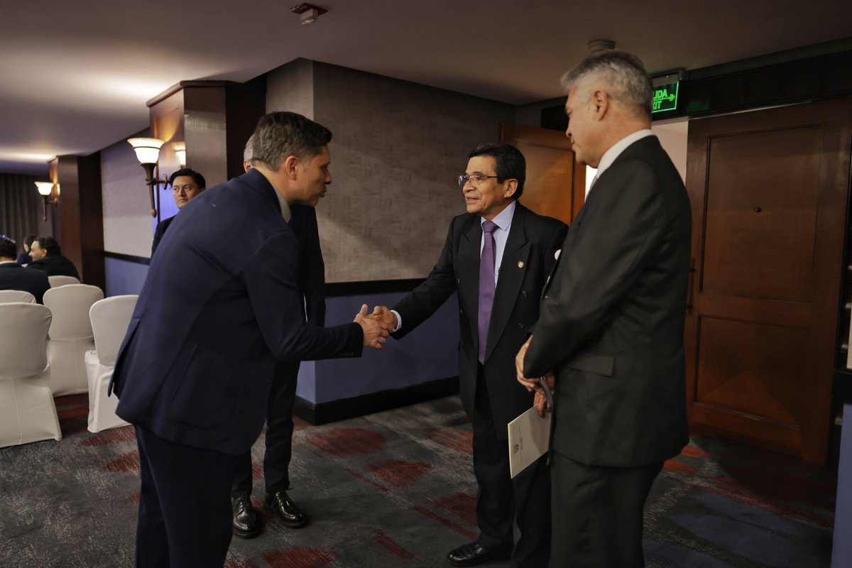 Y como lo expresó el ministro Díaz Bobadilla: "la transformación digital es una herramienta para el desarrollo y la igualdad".

📎 prensa.gob.gt/comunicado/gua…

#ElPuebloDignoEsPrimero
#TransformaciónDigitalGT
#ConectividadParaTodos
#CIVAvanza
#P2C