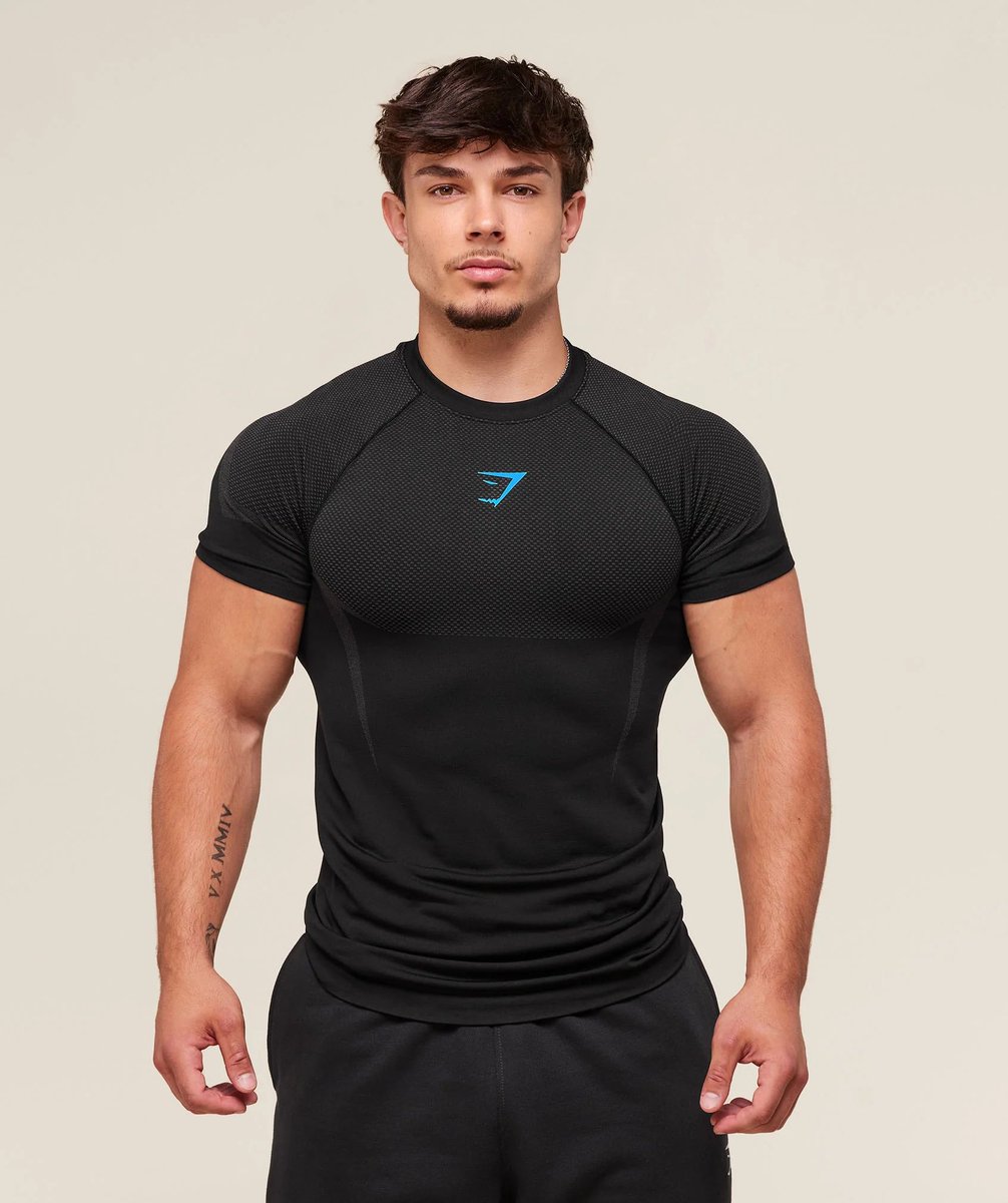 johnprok2928282's tweet photo. @Gymshark Bots took the blue right away. Can’t have anything https://t.co/1EKqoHWass