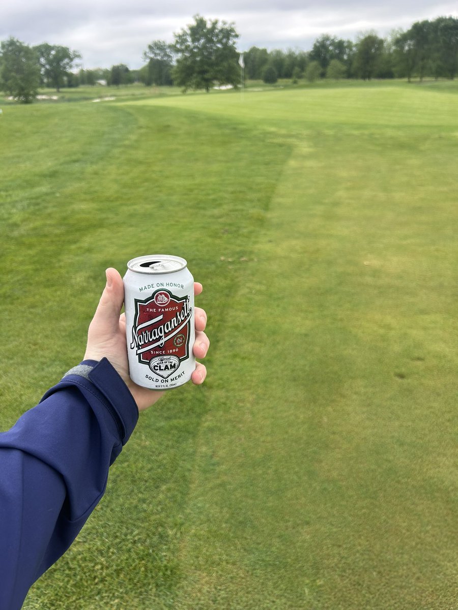 chad_mont99's tweet photo. Not playing today. Just drinking and spectating 2 buddies play for some big money. #LAPK https://t.co/As9iNHxdjn