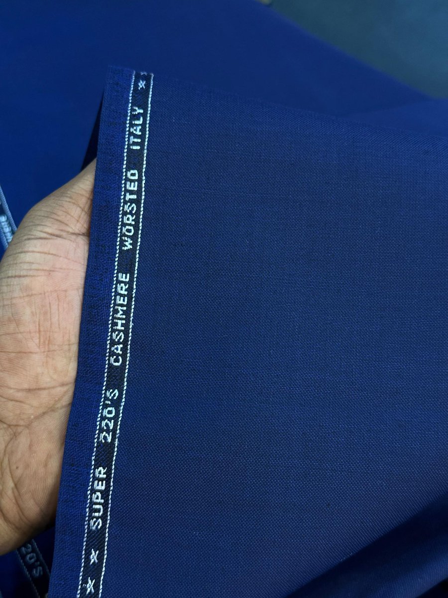 Abbanbaffaa's tweet photo. Cashmere (original)
      Worsted wool
N 45,000 per yard✂️ https://t.co/JwM7xIAn2W