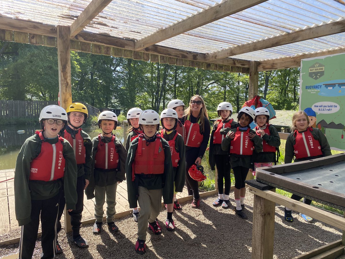 Team Wood loved their afternoon rafting activity including their dip in the lake 😆🥶