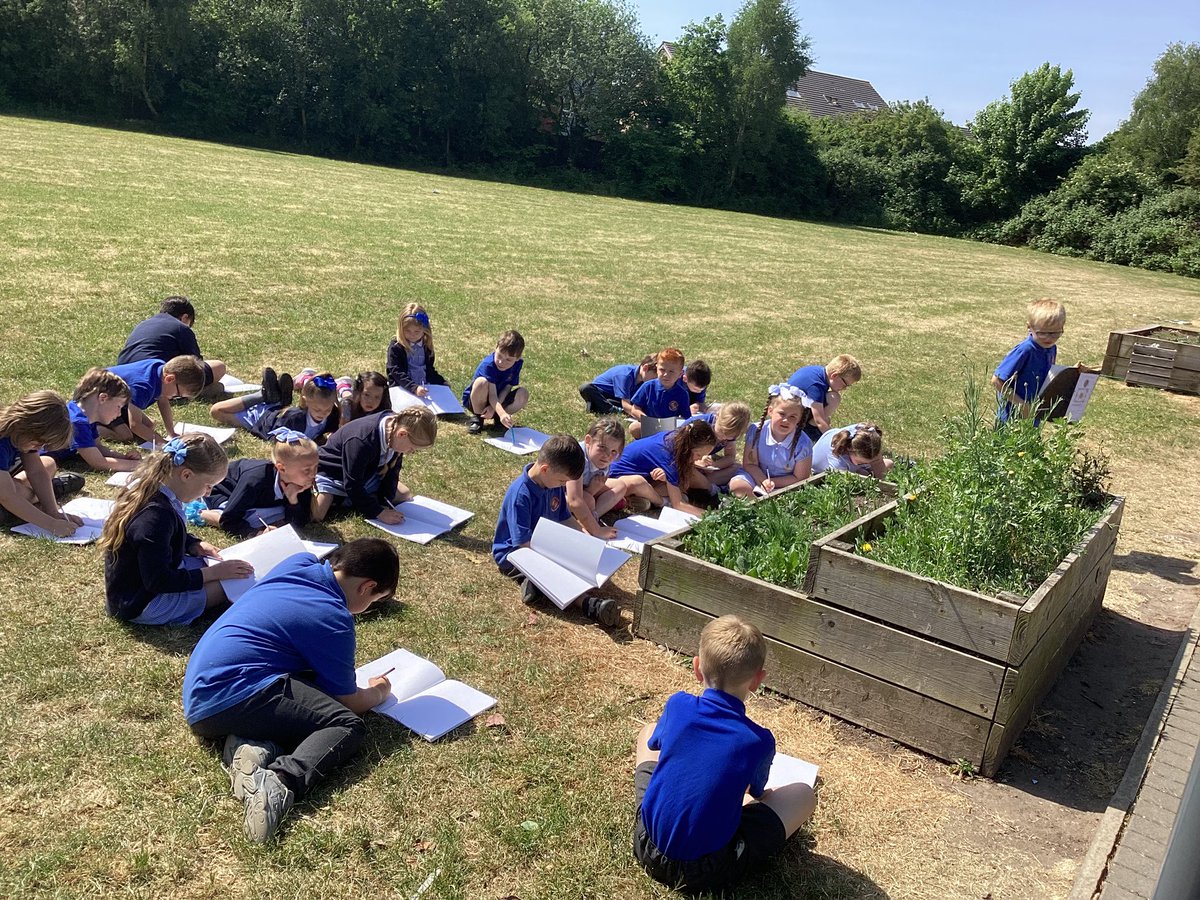 halebank_sch's tweet photo. Willow Class are enjoying the outdoors. We have been observing flowers and sketching them. We noticed the different shapes and colours and even identified the flowers #HBWillow #HBArt #HBScience #crosscurricularlearning https://t.co/ztgXFRTBmD