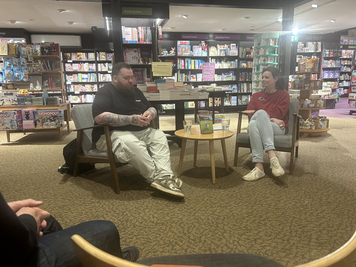rhinoboy79's tweet photo. Lovely night at Waterstones listening to @JonAttenborough talk about his book #FollowingSam which is such an inspirational journey, one which should never be underestimated 🦮
Had to buy another copy and get it signed by the author ✍🏻 Thanks @morhugs for taking the photo 📸 https://t.co/z56THp4uU7