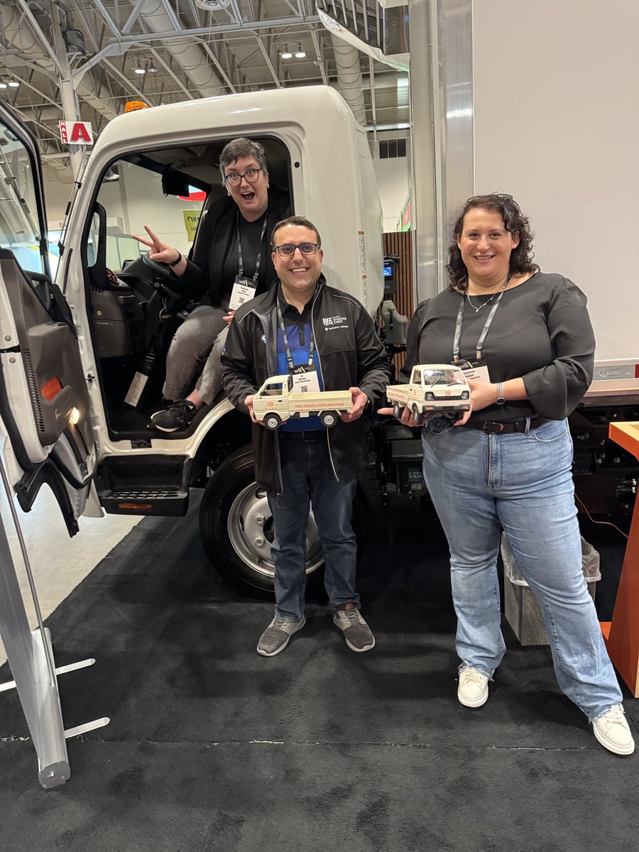 Ed Dawson (@edawsonecdev) on Twitter photo <a href="/RIZONTruck/">Rizon Truck</a> is an innovative electrified versatile truck designed for easy transport of goods and a great driving experience! An added bonus was running into <a href="/OVINhub/">OVINhub</a> <a href="/iF_hamont/">Innovation Factory</a> colleague Stephanie Holko! Electrification connects us! <a href="/_investwe/">Invest WindsorEssex</a> <a href="/RIZONTruck/">Rizon Truck</a> is an innovative electrified versatile truck designed for easy transport of goods and a great driving experience! An added bonus was running into <a href="/OVINhub/">OVINhub</a> <a href="/iF_hamont/">Innovation Factory</a> colleague Stephanie Holko! Electrification connects us! <a href="/_investwe/">Invest WindsorEssex</a>