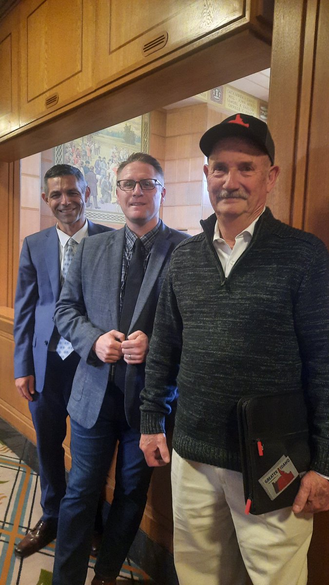 GreaterIdaho's tweet image. Greater Idaho leadership was in Salem yesterday meeting with legislators and advocating for moving the border.  Bills are ready to be moved and the people of E OR have already spoken.  It's time for the Democratic majority to do the right thing, respect voters, and let E OR go!