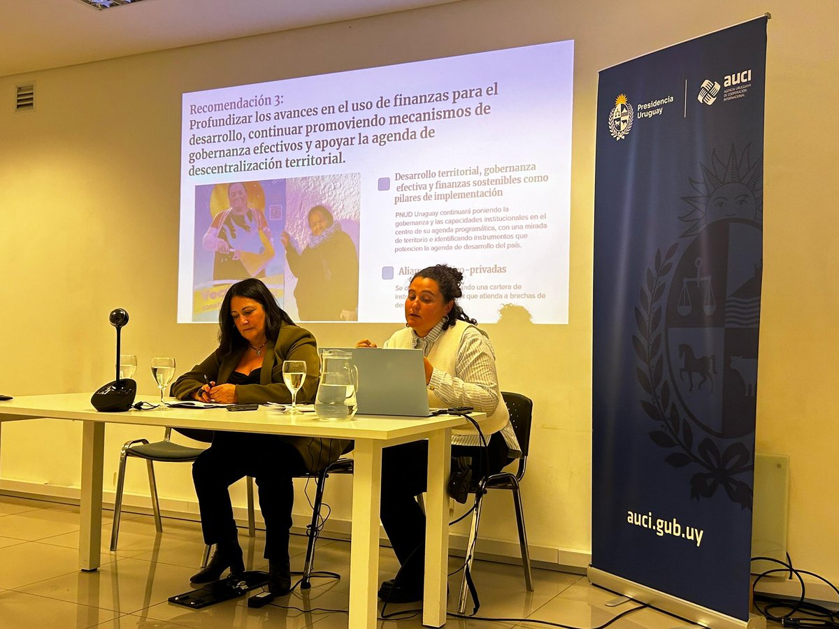 Junto a autoridades nacionales y socios estratégicos, presentamos en Torre Ejecutiva el Informe de Evaluación Independiente del PNUD Uruguay 2021-2025. Un ejercicio que visibiliza logros y desafíos clave, invitándonos a redoblar esfuerzos para un país más inclusivo y resiliente