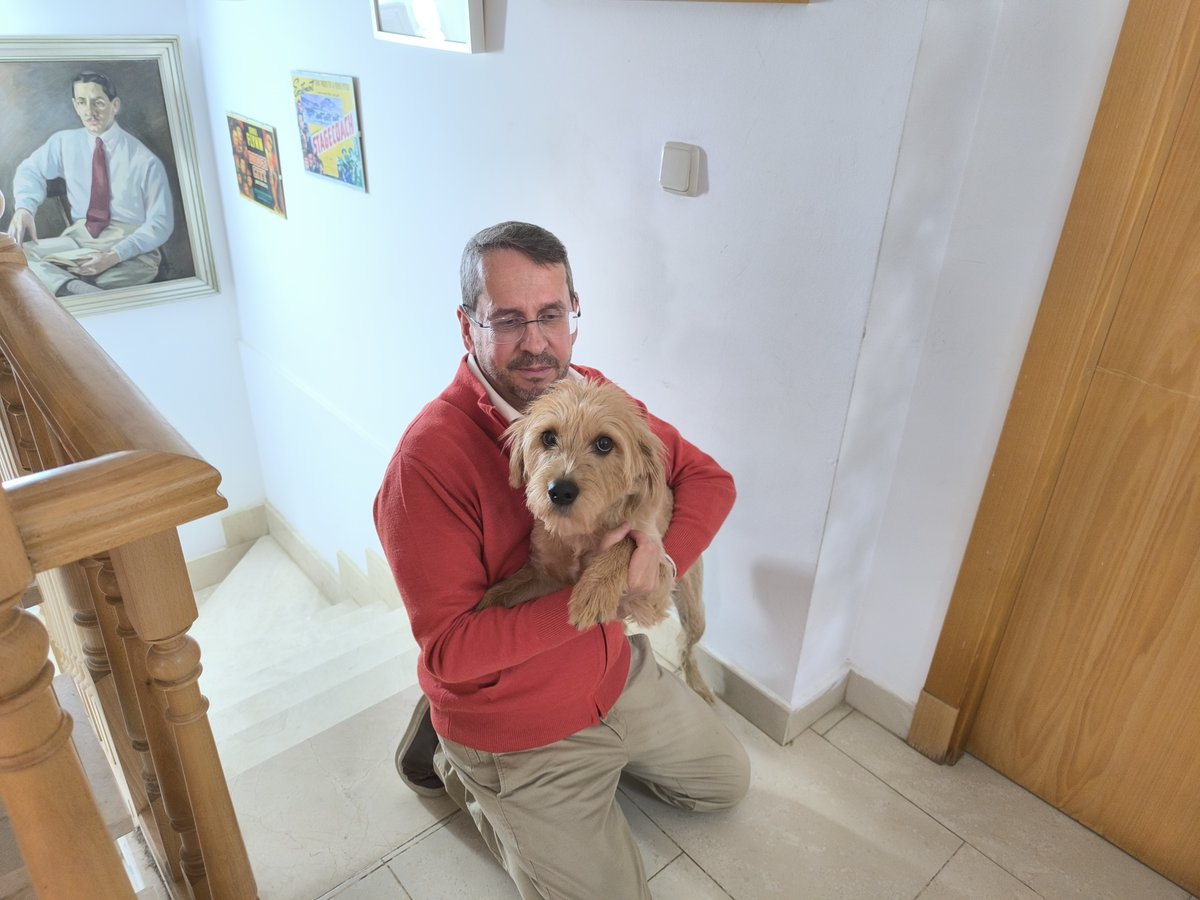 VERA, UN AMOR INESPERADO

El amor es un sentimiento incompleto cuando excluye a las otras especies. Anatole France escribió: «Hasta que no hayas amado a un animal, parte de tu alma estará dormida». Desgraciadamente, una gran parte de la humanidad se ha acomodado a ese estado y