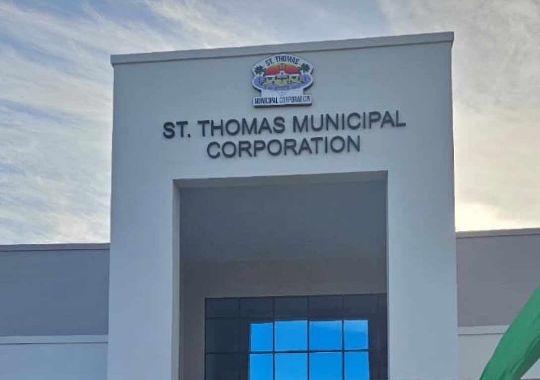 LocalGovJa's tweet image. We have the keys!!!!! Hon. Desmond McKenzie and Mrs Marsha Henry-Martin (Permanent Secretary) accepted the keys to the new St. Thomas Municipal Corporation’s Office at the Morant Bay Urban Centre. #LocalGovAtWork