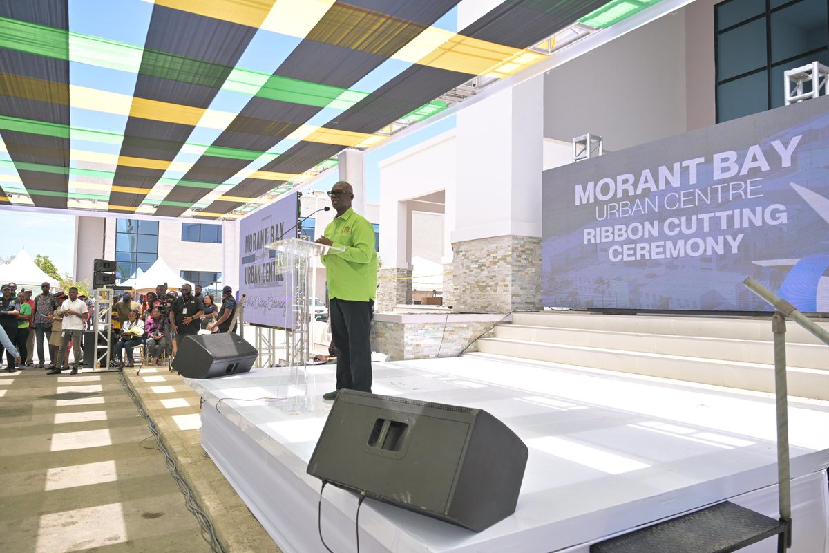 LocalGovJa's tweet image. We have the keys!!!!! Hon. Desmond McKenzie and Mrs Marsha Henry-Martin (Permanent Secretary) accepted the keys to the new St. Thomas Municipal Corporation’s Office at the Morant Bay Urban Centre. #LocalGovAtWork