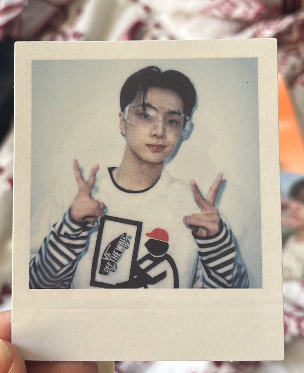 fvzjake's tweet image. Feedback super positivo para @tinycookies_ pela venda do orange blood completo do Jake, veio tudo perfeito e com brindes maravilhosos, tem um do Jay que estou até com dúvida se é original (???) mas enfim skskksks