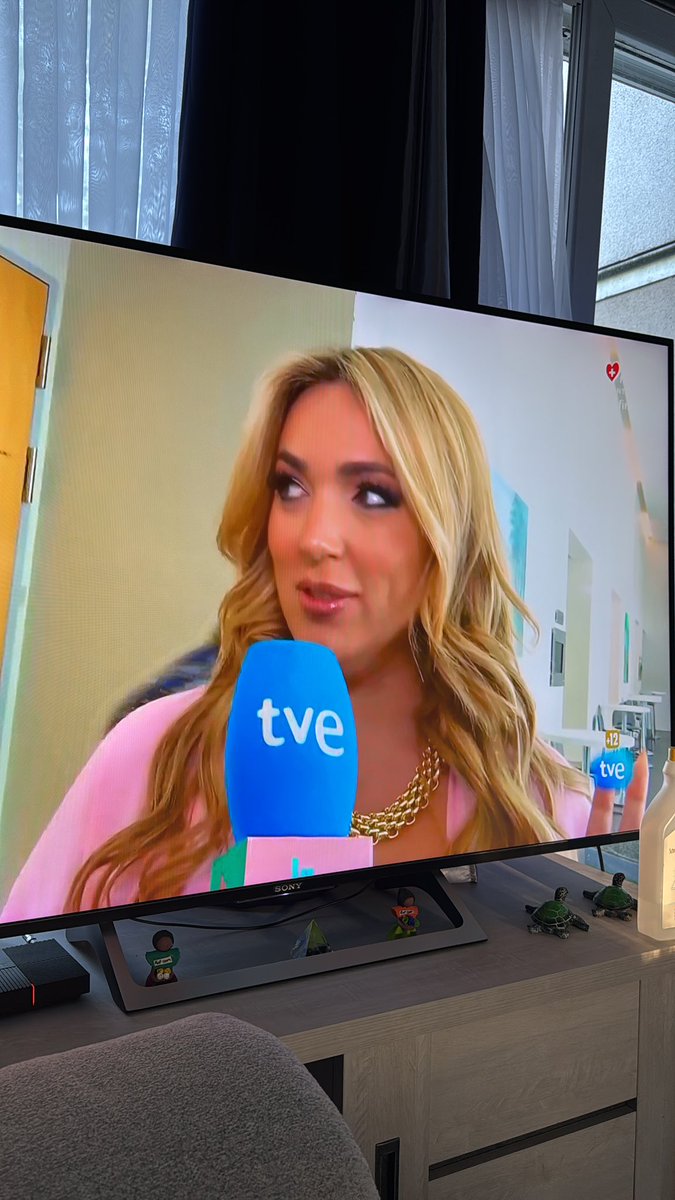 DMacrovski's tweet photo. Es que es una reina, MARTA SALVANDO EL SEGUNDO TRAMO, sí lo digo.  #LaFamilia15M https://t.co/YuzS3u3Ntd