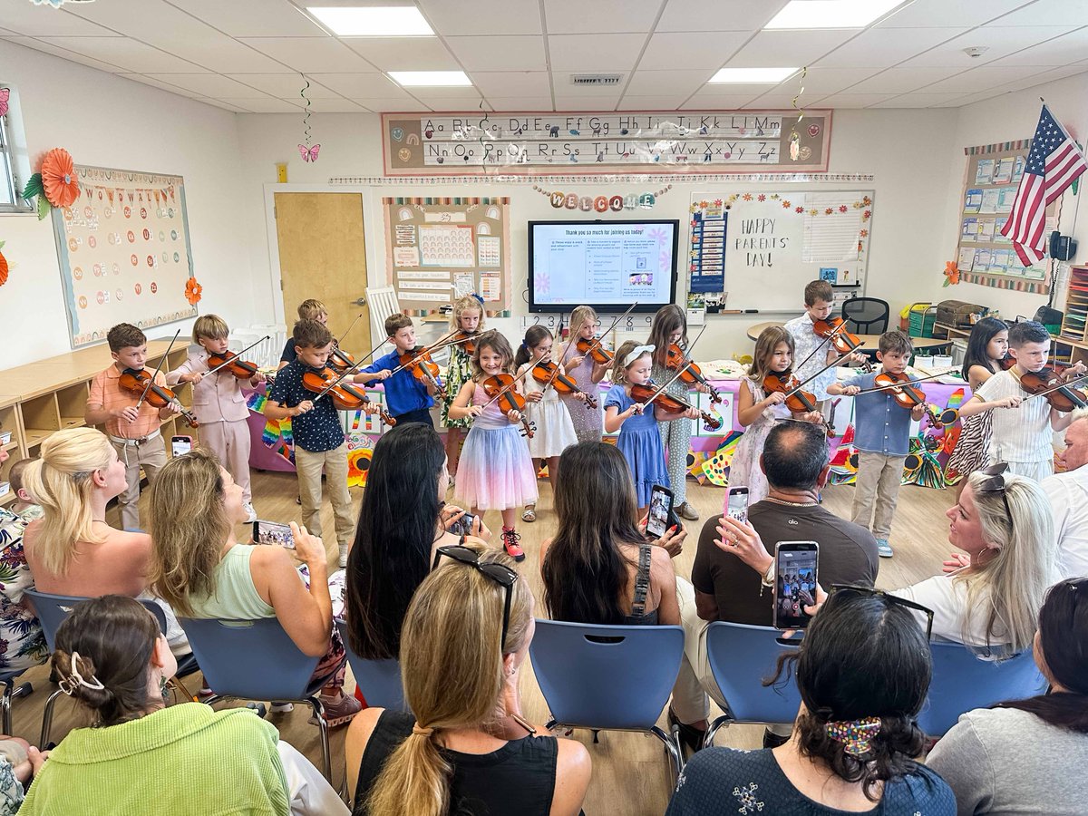 UnityDelray's tweet image. 💛 With proud smiles and big hearts, our students shared their portfolios—celebrating a year of growth, learning, and love. Huge thanks to our amazing parents for being part of the journey every step of the way!

#UnitySchoolFL #FirstGradeMagic #GratitudeInAction #YearOfLearning