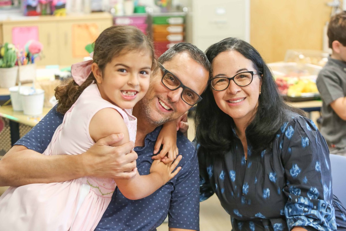 UnityDelray's tweet image. 💛 With proud smiles and big hearts, our students shared their portfolios—celebrating a year of growth, learning, and love. Huge thanks to our amazing parents for being part of the journey every step of the way!

#UnitySchoolFL #FirstGradeMagic #GratitudeInAction #YearOfLearning