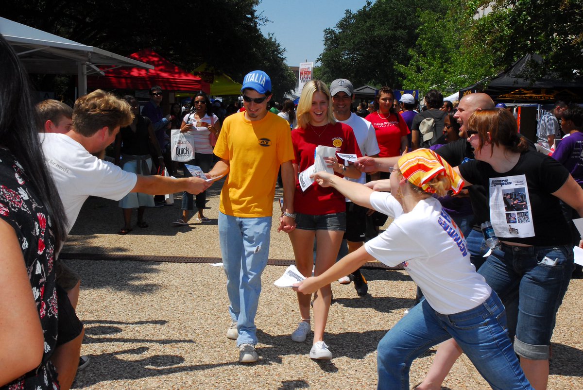 2006 vibes 📸 Nothing beats the Activity Fair for meeting orgs, making friends, and feeling the Maverick spirit 🎉 Counting down the days ‘til we’re back in Maverick Country 🐴

#UTA #MavPride #TBT