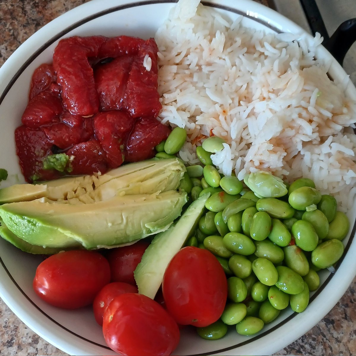 veganfitnessric's tweet photo. Raw vegan tuna (cooked watermelon) bowl https://t.co/wVbxpJPtT8