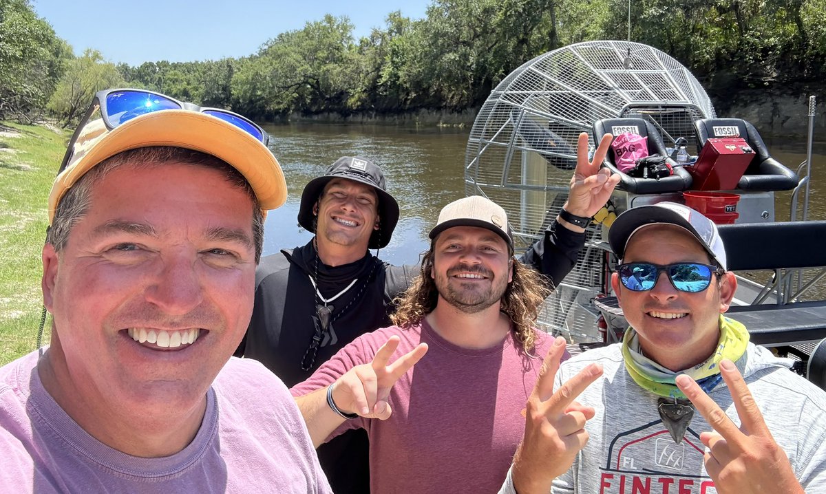 Fossil hunting trip on the Peace River, Florida! 
fossiljunkies.com