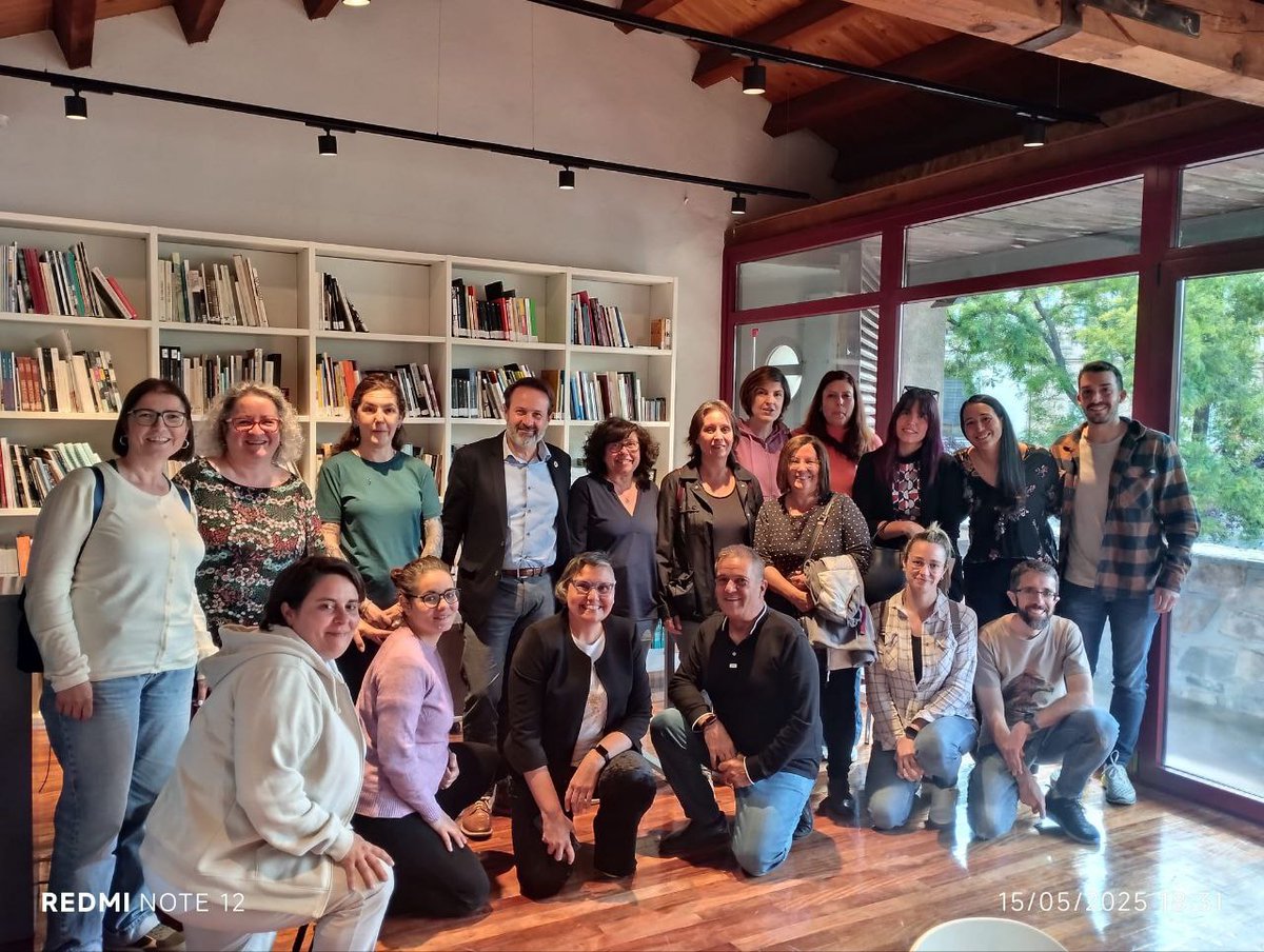 Hoy en #Cáceres, reunido  con varias protectoras cacereñas. ¡Un placer!

Antes, encuentro con el presidente de  <a href="/DipprovCaceres/">Diputación Cáceres</a> para analizar la situación  provincial.

Sobre la mesa, cómo reducir el abandono y mejorar la gestión de colonias felinas en tantos municipios pequeños.
