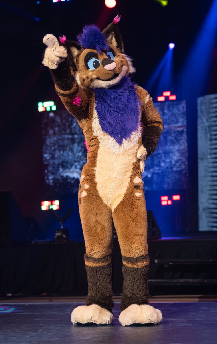 FlowTheWolf_'s tweet photo. To start off my photos from #FWA2025's dance comp, we have @SmellyStrobes!
#furryfandom #FWA #dancecomp #furry #FursuitsEveryday #fursuitphotography https://t.co/PxuMlCsfWg