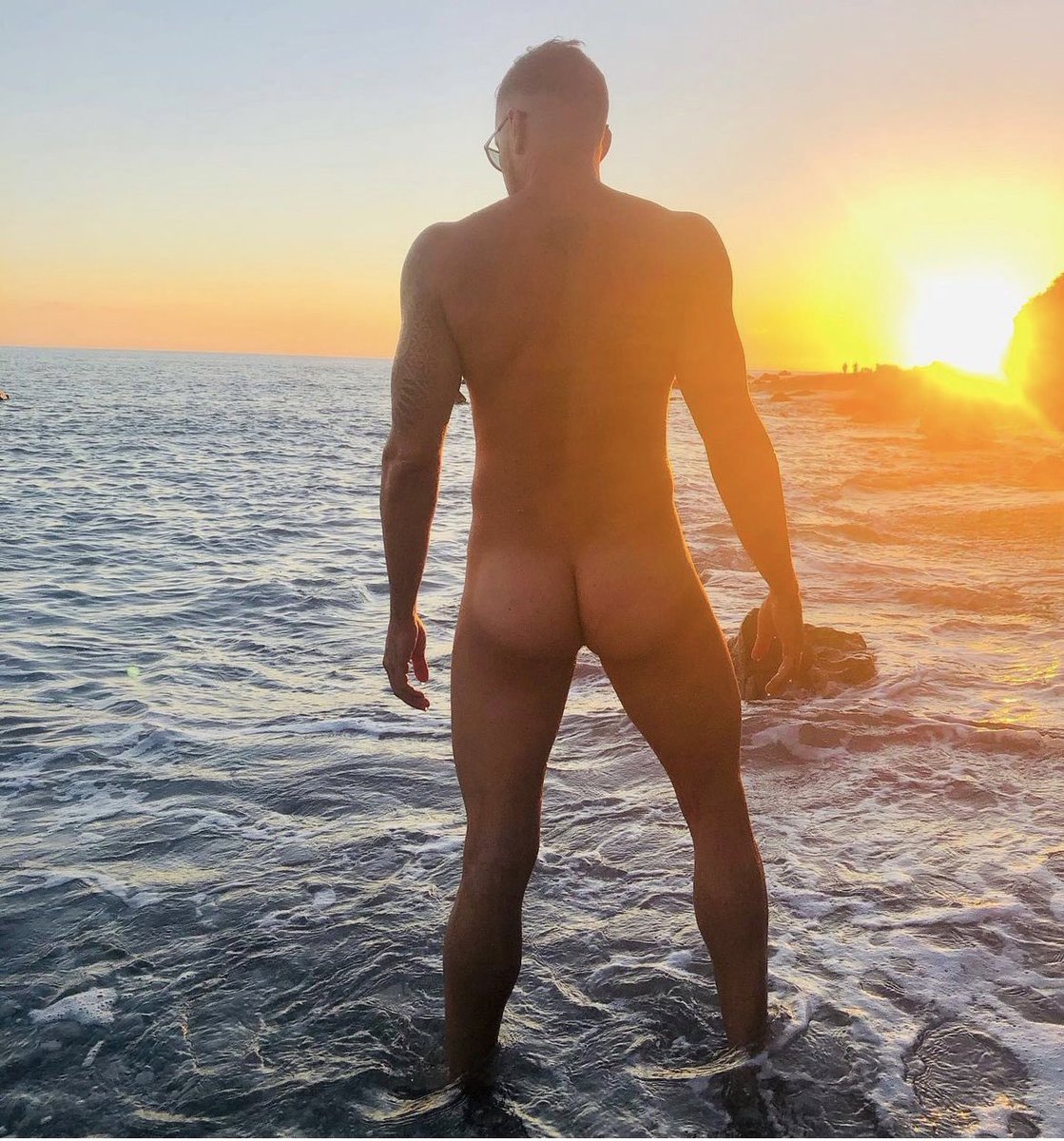 DARK TANTRA  MASSAGE / TANTRA MASSAGE  - 8TH to 15th July - 
With Rossato ( GAUCHO XXL , a Brasilian masseur )
