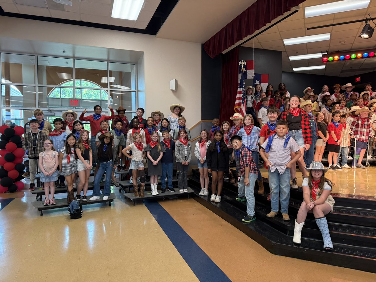 randinanderson's tweet photo. Our little Texans did an amazing job at their Texas program this morning ❤️ #HMEproud #4thgrade https://t.co/Ppz2qSCEaT