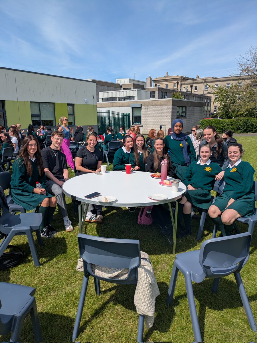Today our 6th Years organised a delicious lunch for all the staff here in Loreto Crumlin outside in the glorious sunshine. 🌞🌞 They made a huge spread of sandwiches, fruit, crisps, baked goods, rice and spring rolls 🥪🍉. Thank you so much, 6th Years, it was all amazing!