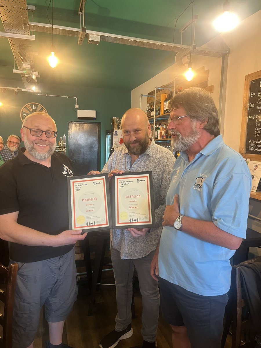 beerciderweek's tweet image. @B33R_at_33 Owners Dan and Mark receive certificates for Bolton Pub of the Year and Bolton Cider Pub of the Year (rare to win both at the same time) from @BoltonCAMRA Chair John