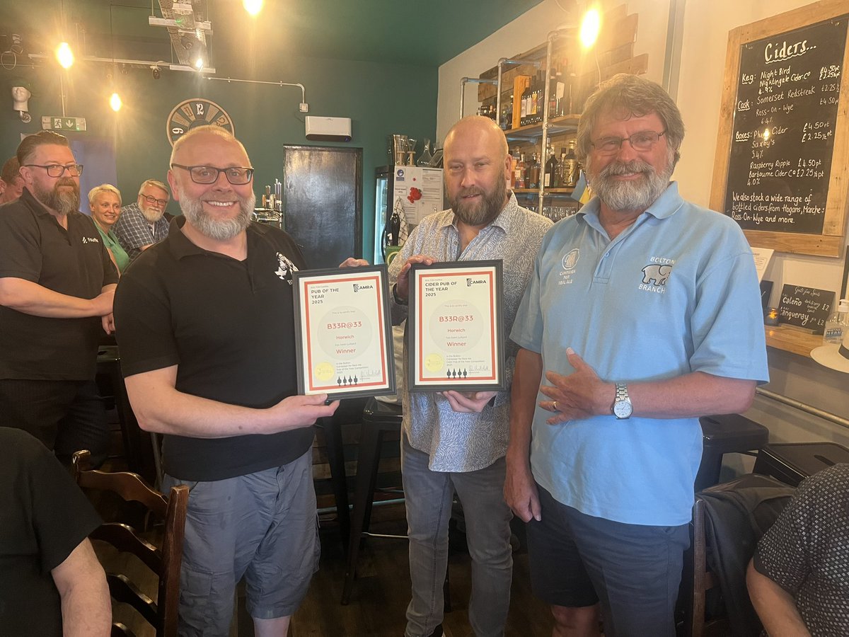 beerciderweek's tweet image. @B33R_at_33 Owners Dan and Mark receive certificates for Bolton Pub of the Year and Bolton Cider Pub of the Year (rare to win both at the same time) from @BoltonCAMRA Chair John