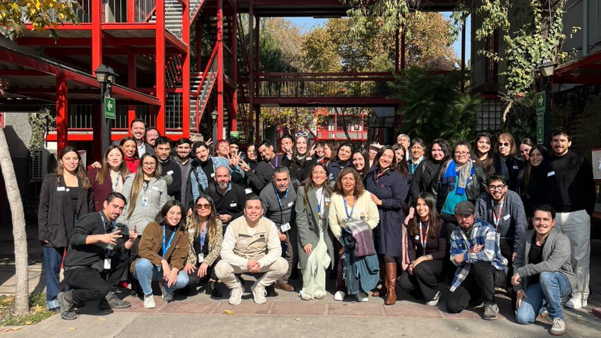 🟣Con esta postal cerramos la jornada am de nuestro Workshop “Campamentos: En busca de soluciones locales a una emergencia habitacional”.
Posteriormente, realizaremos el taller “Pensando en soluciones integrales para la gestión de campamentos” liderado por el equipo #DeficitCero