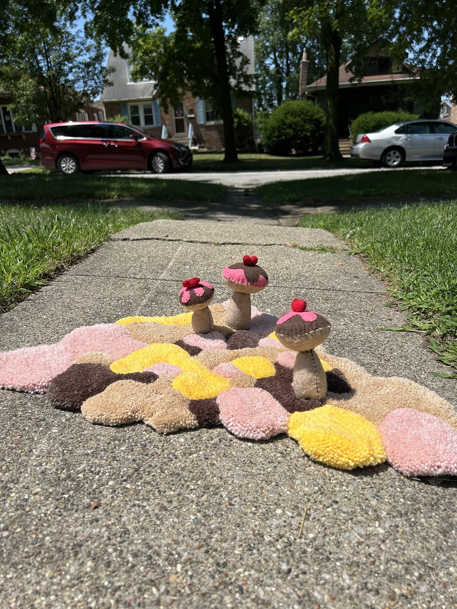 Ice cream rug I created :)

MSG me for customs 🍦🍨 I love trying new things ❤️