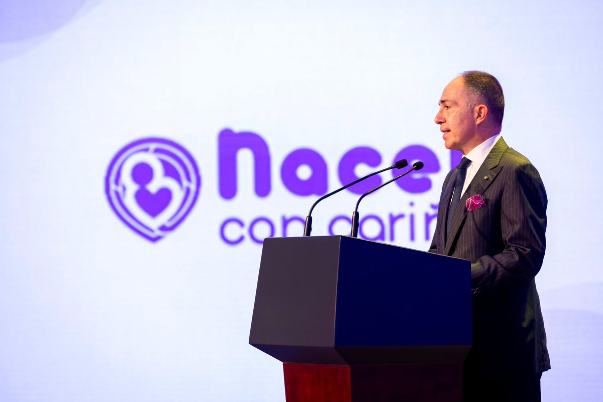 "Italia y El Salvador, gracias al compromiso de la Primera Dama de la República Gabriela de Bukele, se unen en un compromiso mutuo con el bienestar de la niñez", Paolo Rozo, embajador de Italia. 

#NacerConCariño 👶🏻
🇸🇻🤝🏻🇮🇹