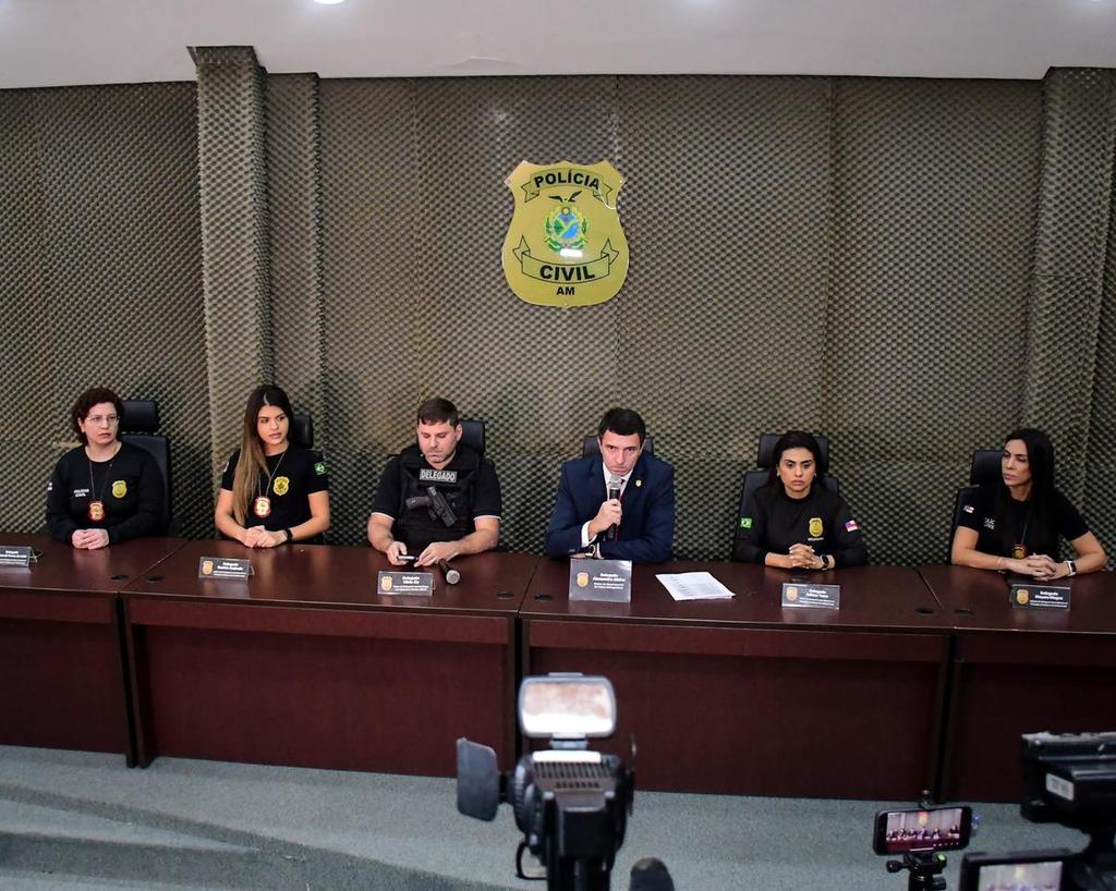 ACritica's tweet photo. 🔴 CRIMES
Dia "D" da Operação Caminhos Seguros prende 34 pessoas em Manaus e no interior do AM
Ao todo, 85 prisões foram feitas em todo o estado até o momento, sendo 42 em Manaus e outras 43 no interior
Leia mais detalhes em:
https://t.co/OJrKVoCg0i
#CompartilheAVerdade https://t.co/a1hOc16d0p
