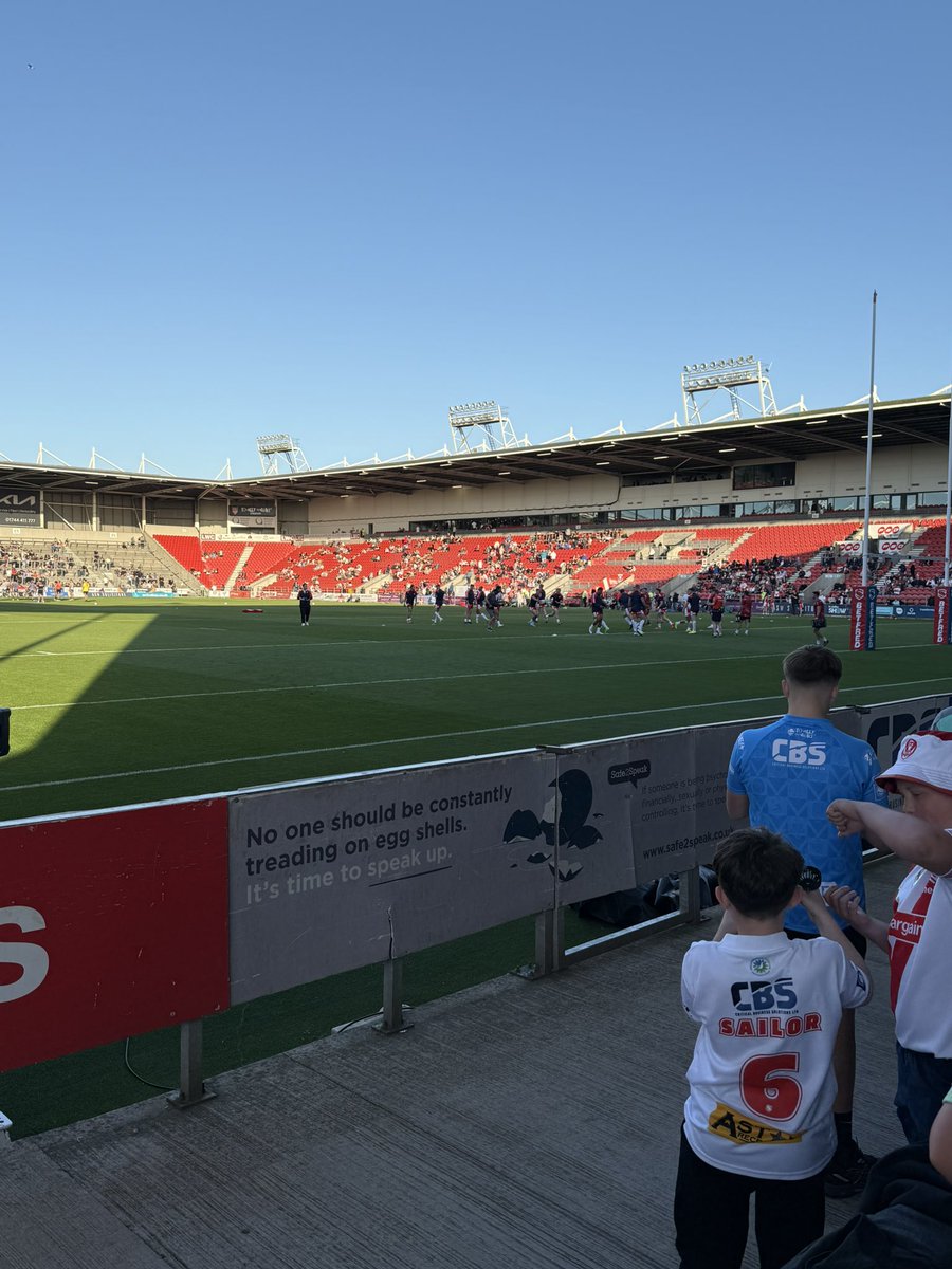 Michael180Smith's tweet photo. When you get the weekend off. There’s only one place I’d rather be. @Saints1890 @SkySportsRL https://t.co/iMGN4rz161