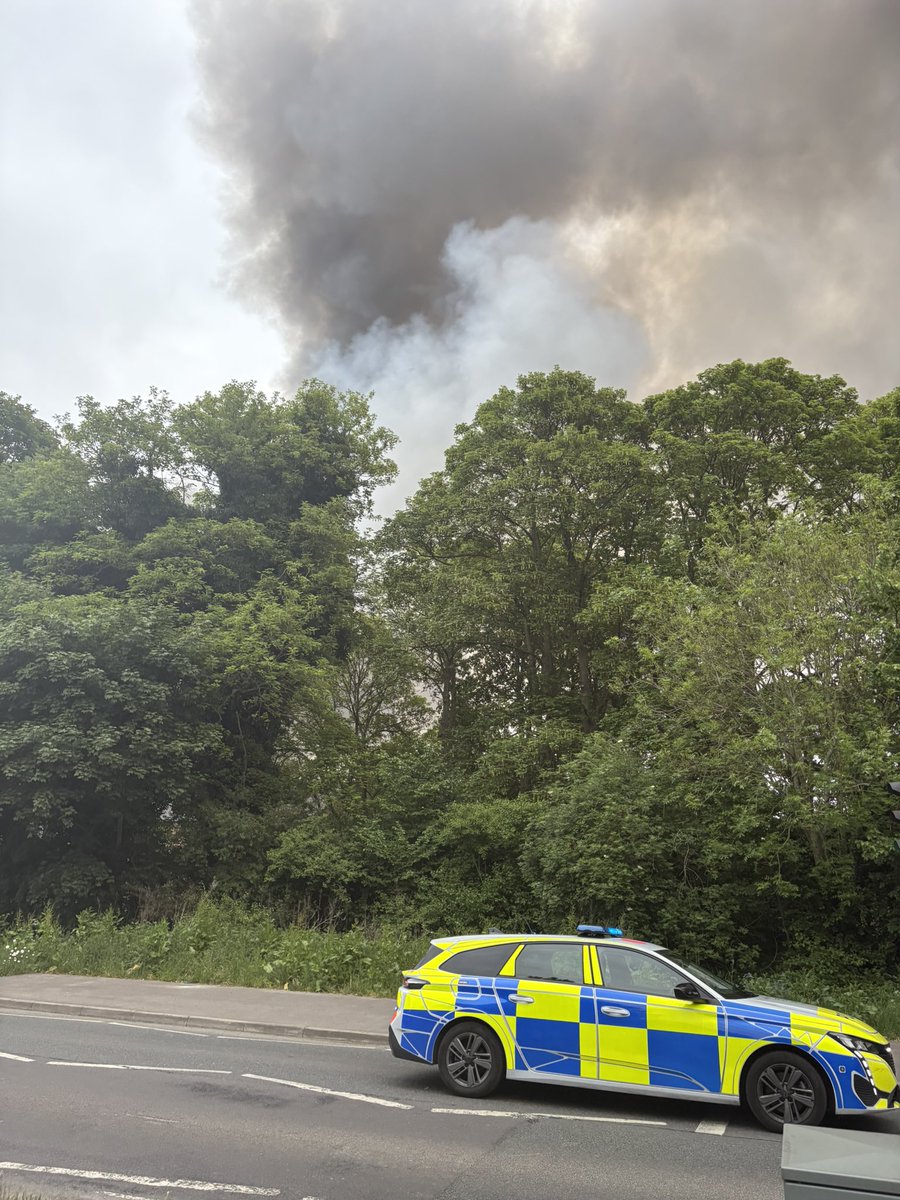 kajer87's tweet image. Huge fire at Bicester Heritage. A number of loud explosions. 15 fire engines currently onsite tacking the blaze. #bicester #Bicesterheritage