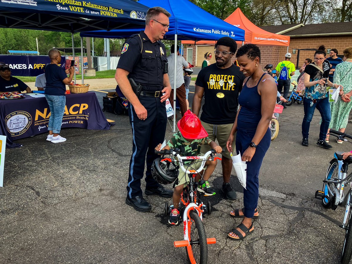 KalPublicSafety's tweet image. Huge thank you to everyone who came out and made the Bike Rodeo such a fun and successful event! We had a blast connecting with the community and helping kids build confidence while learning bike safety. 

We appreciate all the support!

#KDPS #PublicSafety #BikeRodeo #BikeMonth