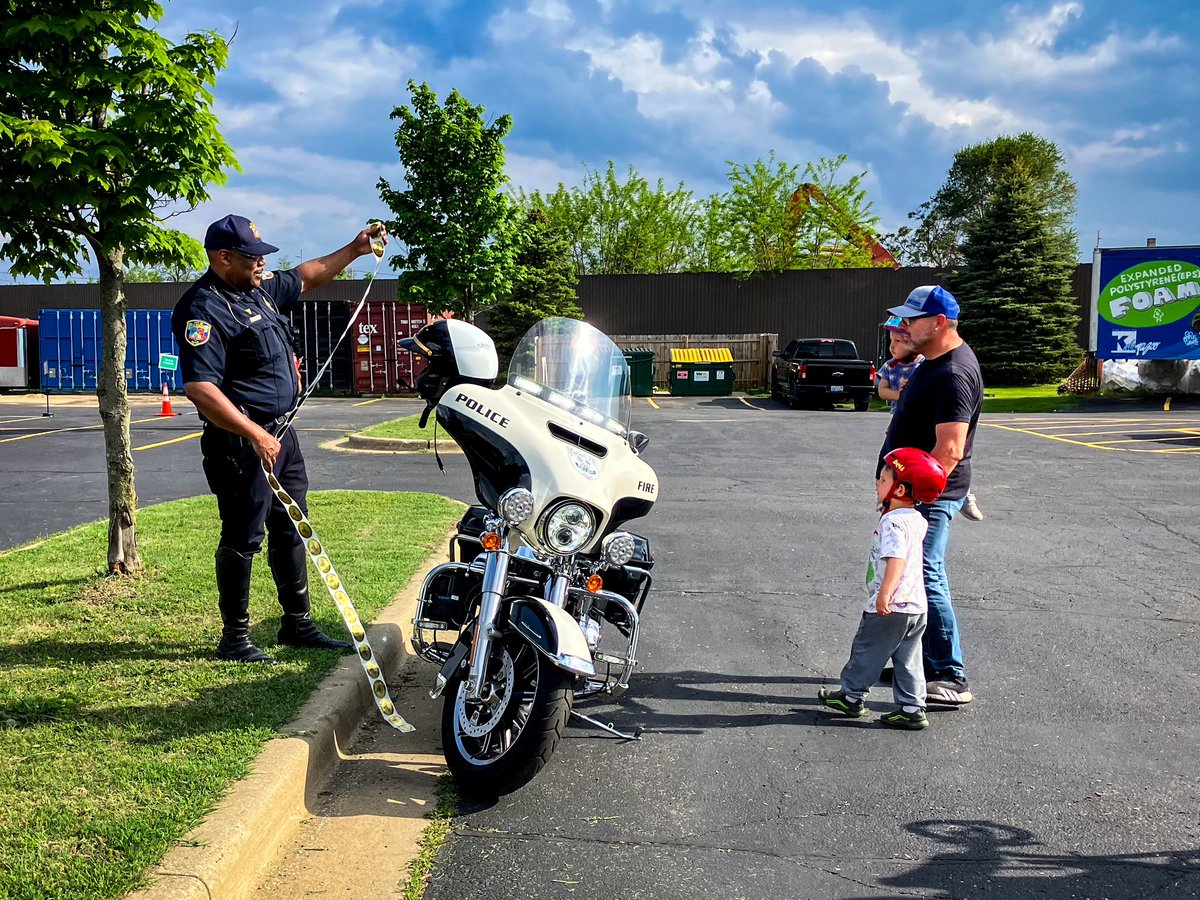 KalPublicSafety's tweet image. Huge thank you to everyone who came out and made the Bike Rodeo such a fun and successful event! We had a blast connecting with the community and helping kids build confidence while learning bike safety. 

We appreciate all the support!

#KDPS #PublicSafety #BikeRodeo #BikeMonth