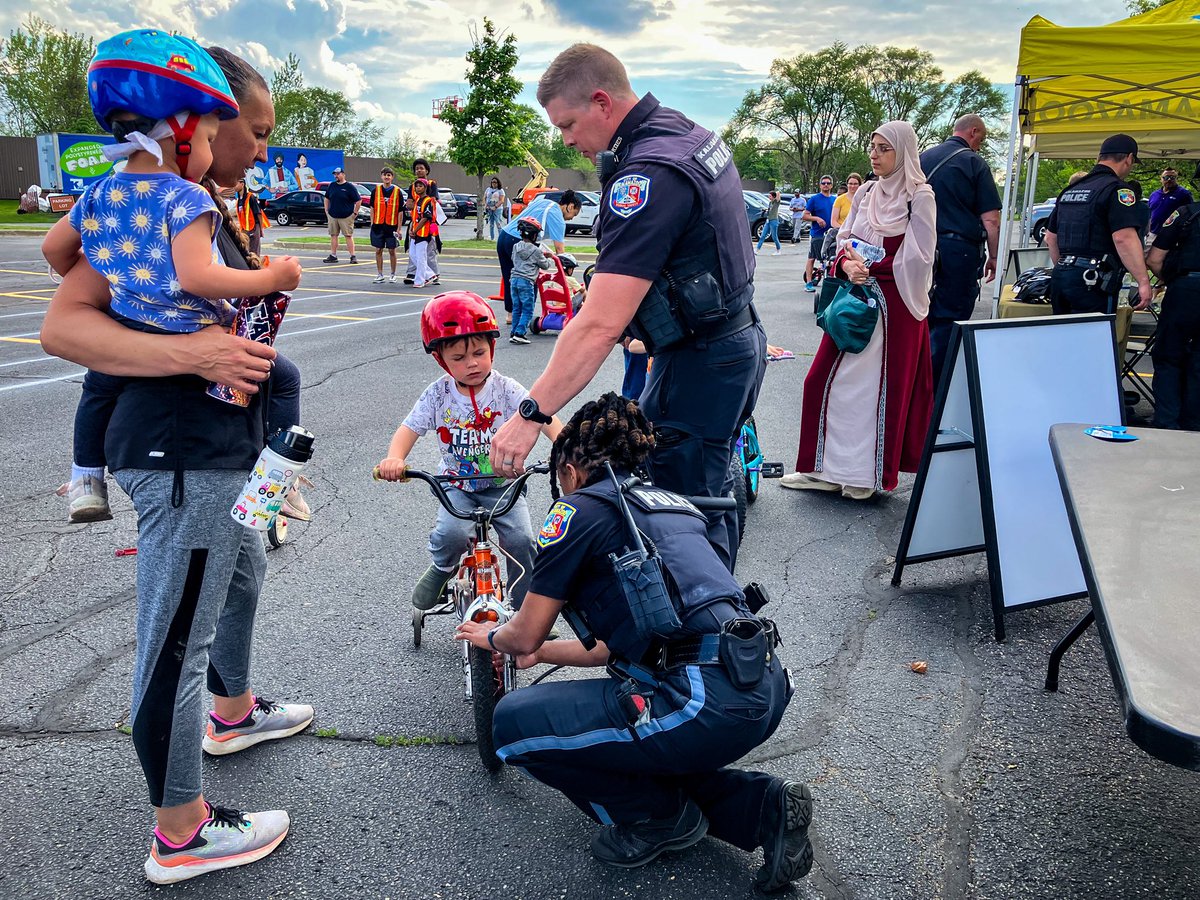 KalPublicSafety's tweet image. Huge thank you to everyone who came out and made the Bike Rodeo such a fun and successful event! We had a blast connecting with the community and helping kids build confidence while learning bike safety. 

We appreciate all the support!

#KDPS #PublicSafety #BikeRodeo #BikeMonth