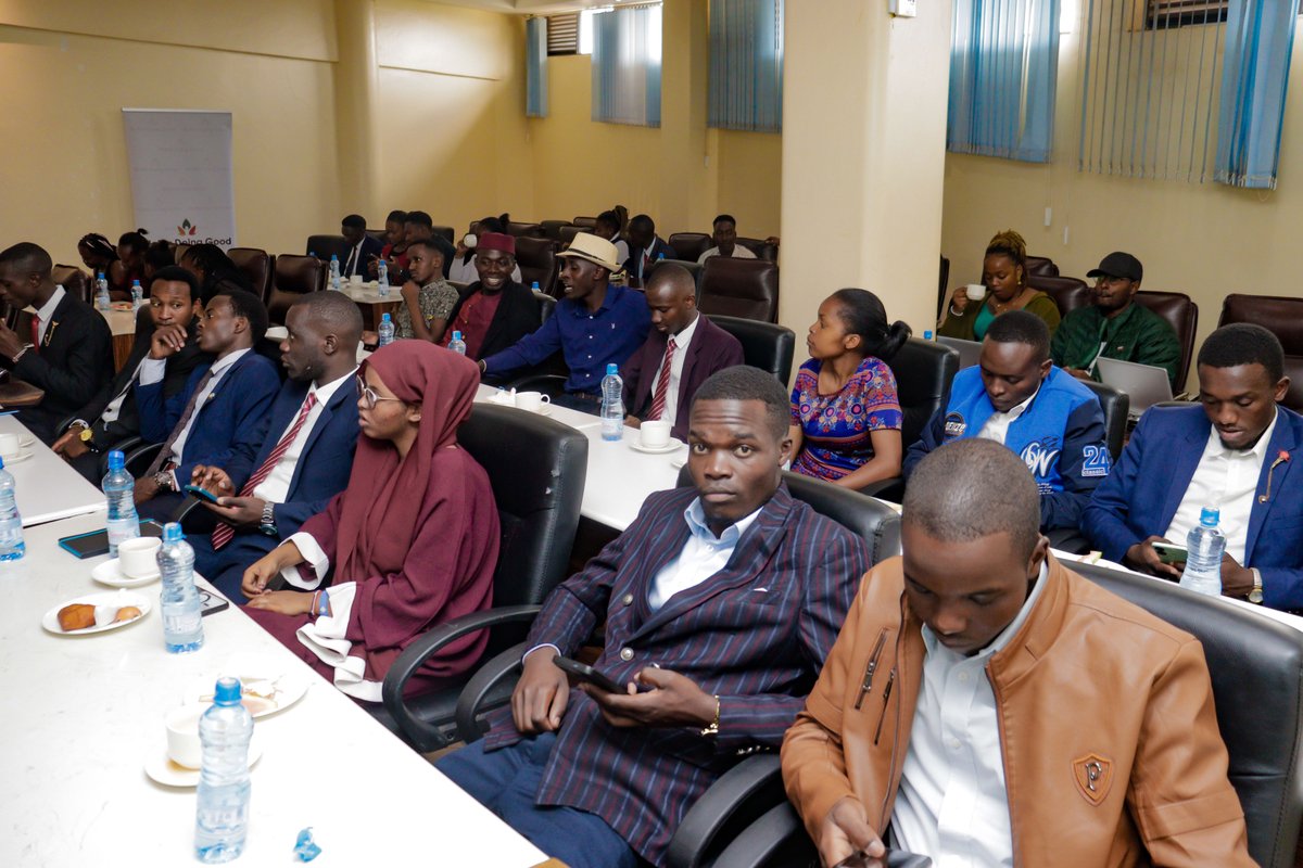 UcspakOfficial's tweet photo. In our day 1 of Central Region Student Leaders Fellowship Program  held @MountKenyaUni  main campus ,Students were trained on Digital Peace building &amp; activism ; budget making process ,finance bill, public debt &amp; their impact on development . https://t.co/jIrIpJ1iVu